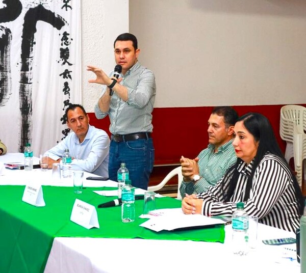 Maratónica jornada de trabajo del Senador Hernán Rivas en Itapúa