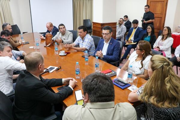 Gobernadores y Ministerio de Salud refuerzan estrategias para mejorar atención sanitaria en el país