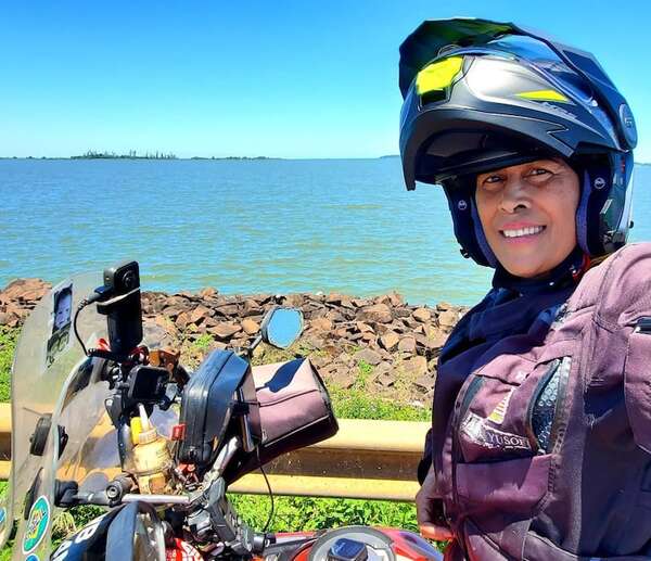 La travesía de Anita: De Malasia al mundo en motocicleta - Viajes - ABC Color