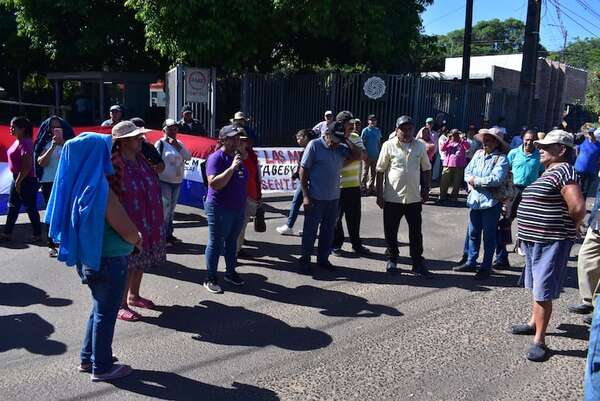 Ayolas: labriegos se manifiestan porque quieren “estar mejor” - Nacionales - ABC Color