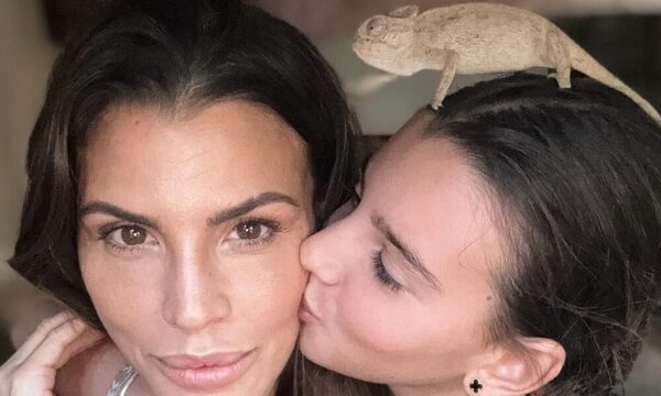 ¡¿Qué eso eso?! ¡Claudia Galanti, su hija y un lindo bichito!