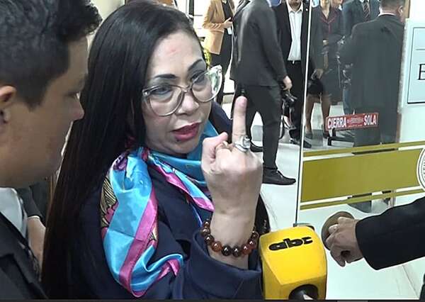 Yamy Nal dijo que “le iba a dar una bofetada” a periodista tras consulta sobre planillerismo - Política - ABC Color