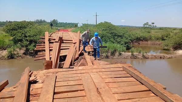 Puente colapsado por camión nunca recibió los mantenimientos necesarios por el MOPC - Nacionales - ABC Color