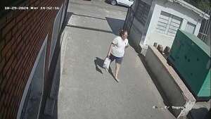 Video: “descuidista” hurtó teléfono celular de enfermera en Hospital Barrio Obrero - Policiales - ABC Color
