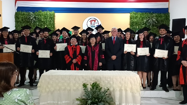 Graduación de Posgrado en la Universidad Nacional de Concepción