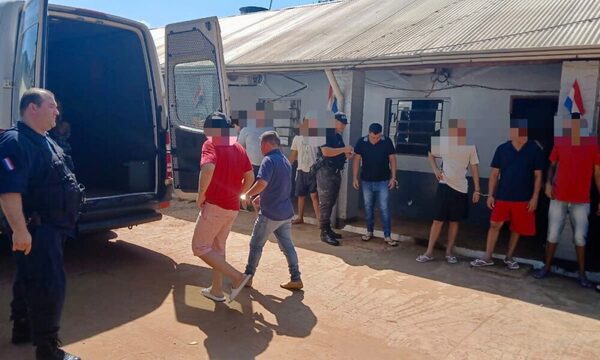 Trasladan a otros 23 presos a la penitenciaría de Minga Guasú