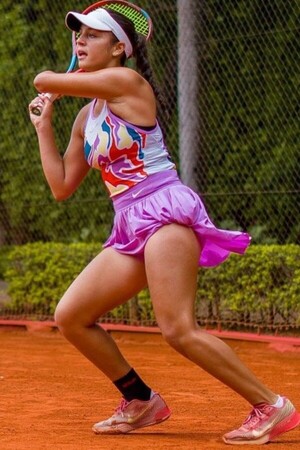 La quinceañera Catalina Delmás Schaerer logra primer triunfo como profesional