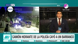 Camión hidrante de la Policía perdió los frenos y cayó a un barranco en Asunción