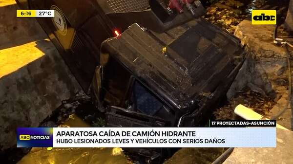 Barrio Obrero: aparatosa caída de camión hidrante - ABC Noticias - ABC Color
