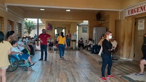 Médicos dejan hospital y priorizan clínica privé