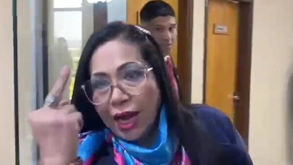 Repudian amenaza de senadora Yamy Nal a periodista: "Le iba a dar una bofetada pero me atajé", he'i