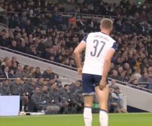 (VIDEO) Literal: ¿Pelotero se cagó todo en la cancha?