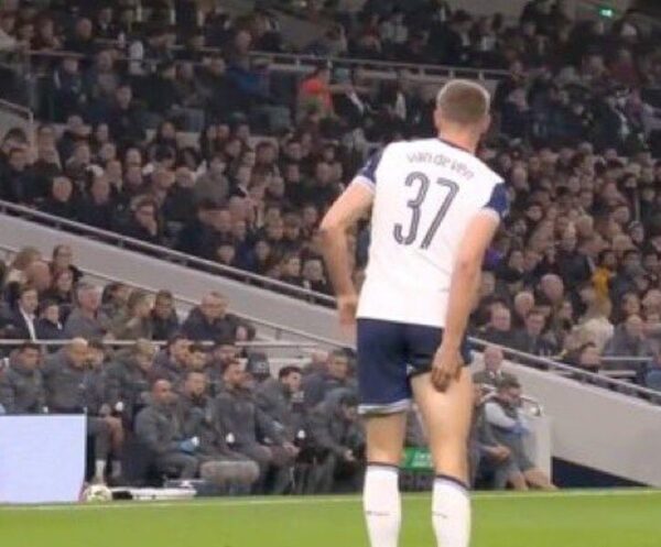 (VIDEO) Literal: ¿Pelotero se cagó todo en la cancha?