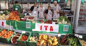 Feria de la Agricultura familiar hasta agotar stock frente a la Municipalidad de Fernando de la Mora