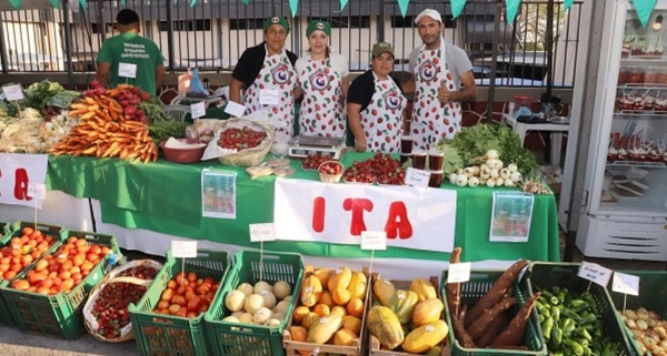 Feria de la Agricultura familiar hasta agotar stock frente a la Municipalidad de Fernando de la Mora