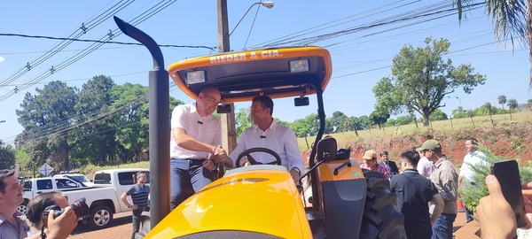 MAG entrega equipos agrícolas a la Municipalidad de Cambyretá