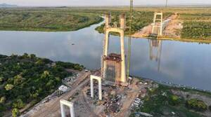 El puente de la Bioceánica toma forma sobre el río Paraguay