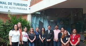 Entregan certificados de competencia a 150 trabajadores de hoteles encarnacenos
