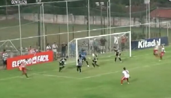 Versus / "Le ofreció 15 millones de guaraníes por un gol antes de los 10 minutos..."