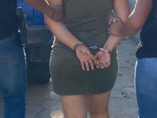 Mujer es detenida tras robo de un celular