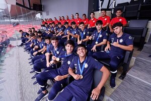 Versus / ¡Presente y futuro! Merecido reconocimiento de la APF a la Albirroja Sub 15
