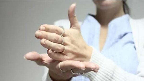 Inédito: pareja se divorció con lenguaje de señas