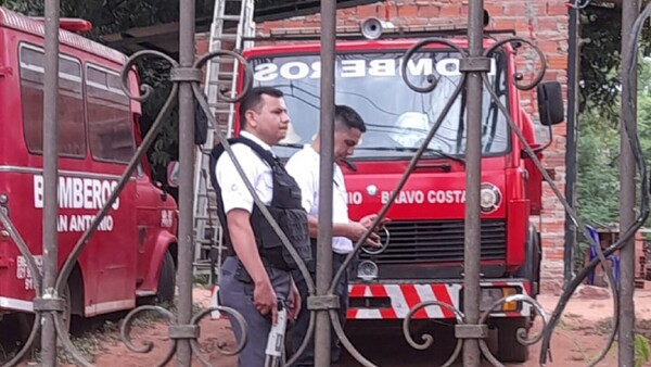 San Antonio: Tensión en cuartel de bomberos por intento de desalojo, con voluntarias demoradas