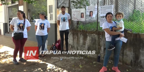 PADRES DE NIÑA FALLECIDA EN EL HOSPITAL REGIONAL DE ENCARNACIÓN SE MANIFESTARON PIDIENDO JUSTICIA - Itapúa Noticias