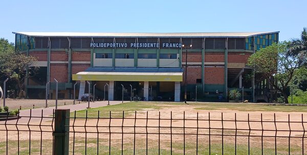 Sigue disgusto de vecinos del Área 5 por las fiestas en el polideportivo municipal - La Clave