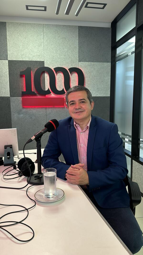 "Es fundamental que el hombre también ayude a la mujer en la crianza" - 1000 Noticias