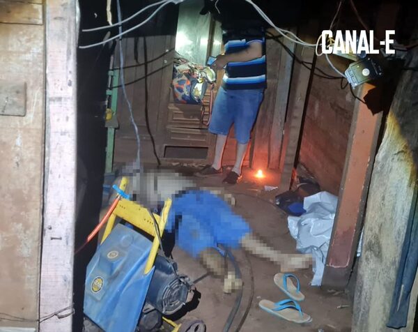 JOVEN LLEGÓ DE SU TRABAJO Y ENCONTRÓ A SU PADRE MUERTO