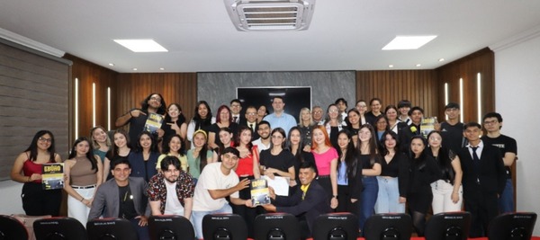 Estudiantes de Comunicación presentan revista educativa “El Búho” - ADN Digital