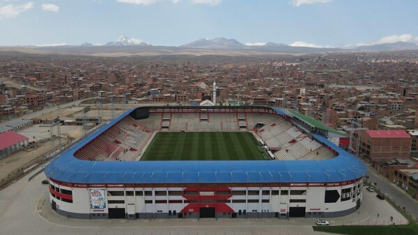 Versus / El seleccionador de Bolivia se refirió al "plan" de la Albirroja para jugar en El Alto