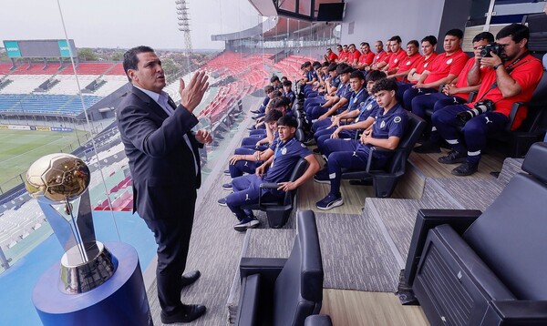 Tras su título sudamericano, la Albirroja Sub-15 fue homenajeada en el Defensores del Chaco