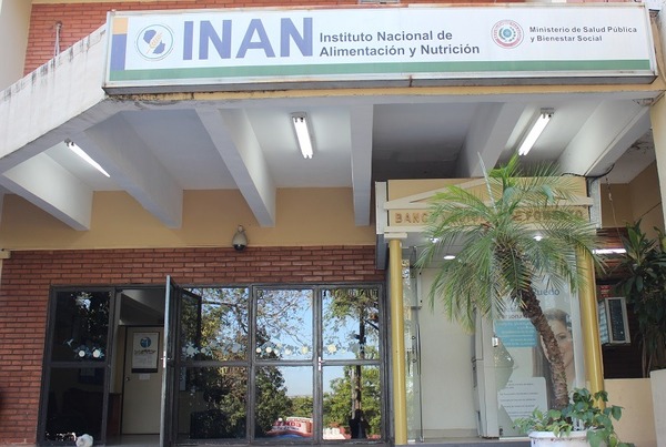 Peña promulga Ley que fusiona el INAN con Dinavisa