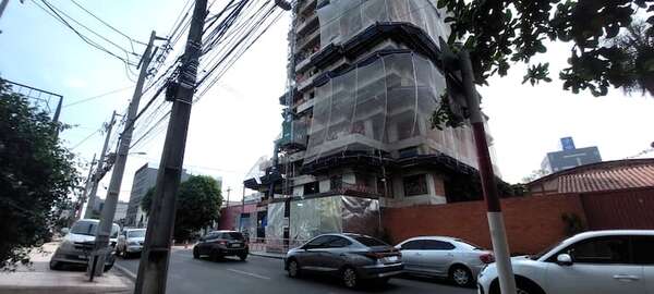 Villa Morra: edificio en construcción genera molestias a vecinos y automovilistas - Nacionales - ABC Color