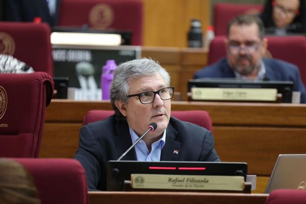 La propuesta de Ley de la Función Pública del Ejecutivo fomenta desigualdades laborales, dice senador