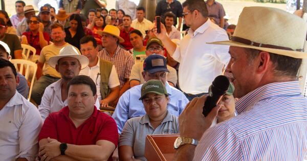 La Nación / Productores con pérdidas en soja y maíz recibieron insumos y refinanciación de deudas