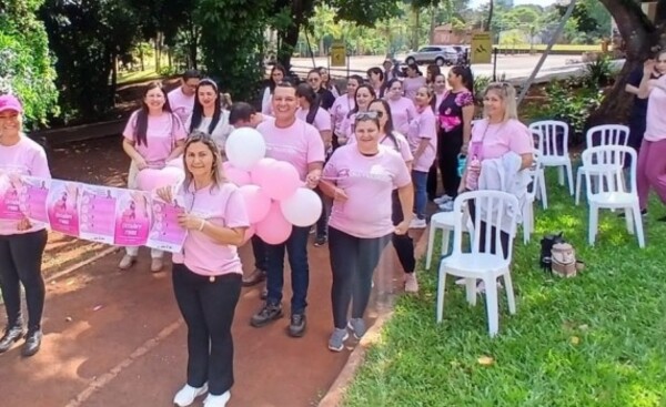 Realizan caminata por #OctubreRosa en Ciudad del Este