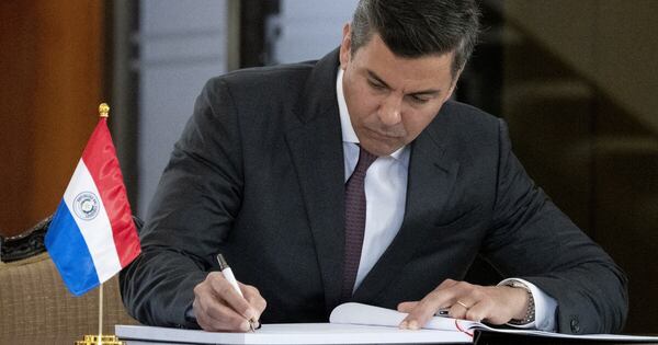La Nación / Peña promulgó ley que fusiona el Inan con la Dinavisa