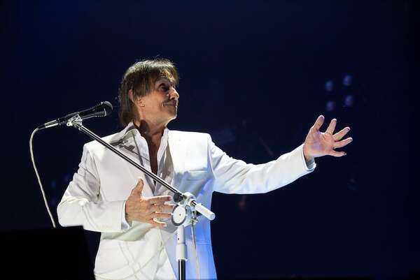 Roberto Carlos llega hoy al SND Arena con flores y romance - Música - ABC Color