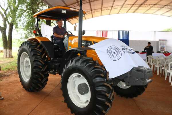Gobierno Nacional impulsa a Alto Verá: Entrega de maquinaria agrícola promete fortalecer la producción campesina