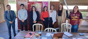 Estudiantes de la UNAE participan de jornadas de atención médica en barrios de Encarnación