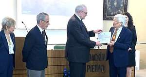 La Nación / Ricardo Scavone Yegros ingresó a la Academia de la Lengua Española