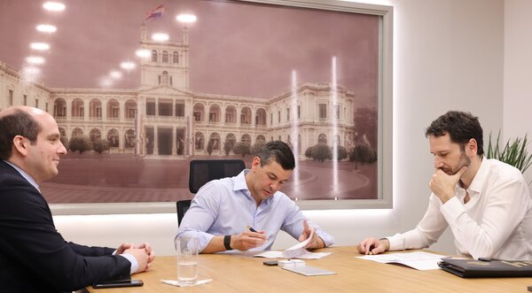 Peña promulgó fusión de Dinavisa e INAN - trece