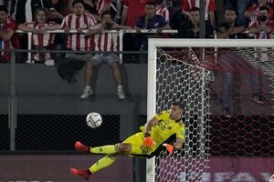 Versus / Emiliano "Dibu" Martínez destaca la principal virtud de Paraguay