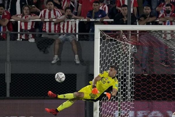 Versus / Emiliano "Dibu" Martínez destaca la principal virtud de Paraguay