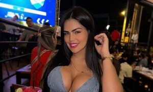 ¡Nde! ¡Cuerona mandó ahicar sus pechos!
