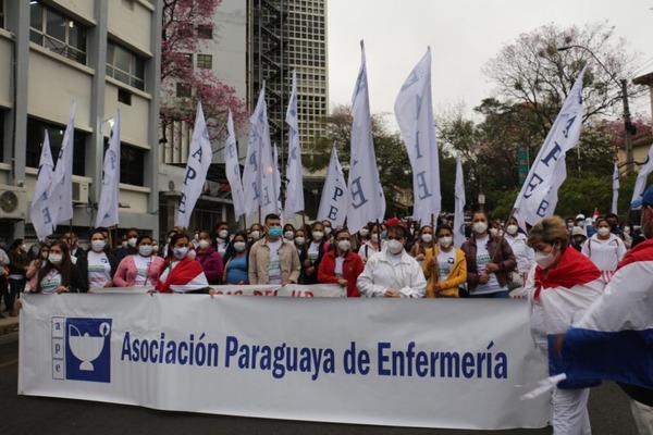 Enfermeras rechazan escandalosos auto-aumentos parlamentarios - Portal Digital Cáritas Universidad Católica