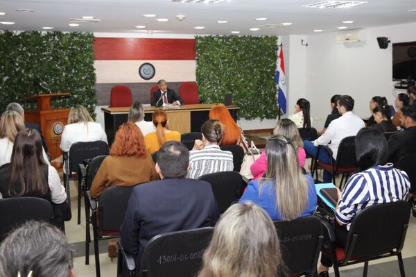 Ministro Ramírez Candia disertó sobre Garantías Constitucionales